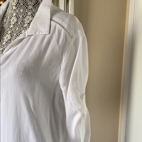 Beautiful White Dress w Pockets on the side - Picture 2 of 3